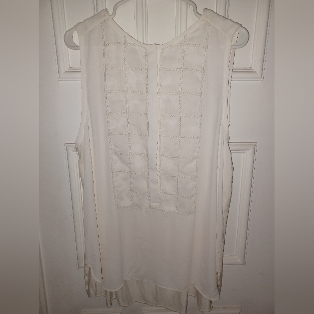 Loft *NWT* Retail 44.99  Ivory Sleeveless Chiffon Top - XL